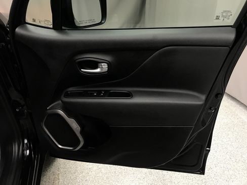 Used 2023 Jeep Renegade Limited AWD/4WD image 17