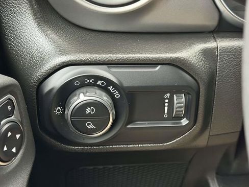 Used 2023 Jeep Gladiator Sport image 21