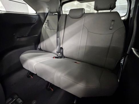 Used 2026 Toyota Sienna XLE FWD image 40