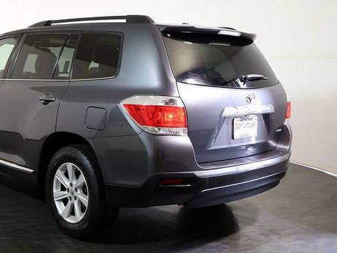 Used 2012 Toyota Highlander SE w/ Tow Pkg AWD/4WD image 9