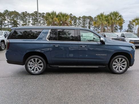 New 2026 Chevrolet Suburban Premier image 3