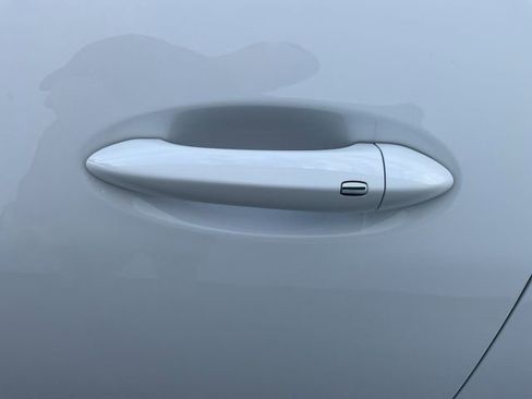 Used 2022 Chevrolet Bolt EUV LT w/ Convenience Package image 18