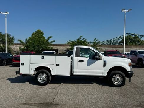 Used 2022 Ford F250 XL w/ Power Equipment Group AWD/4WD image 7