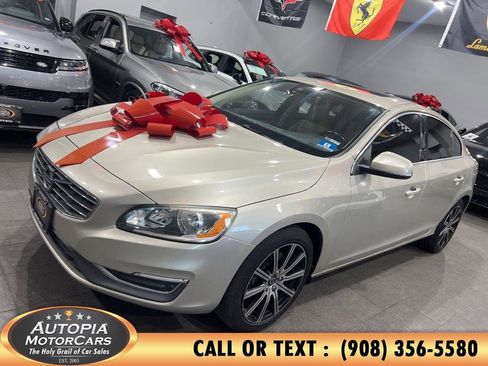 Used 2018 Volvo S60 T5 Inscription image 2