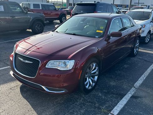 Used 2018 Chrysler 300 Touring L RWD image 1