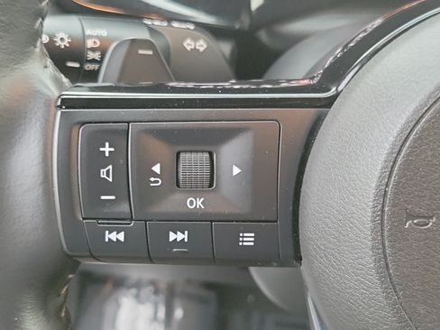 Used 2025 Nissan Pathfinder SL AWD/4WD image 24