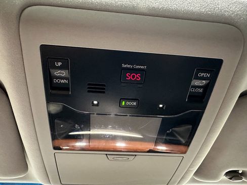 Used 2016 Lexus LX 570 4WD w/ Luxury Package image 46