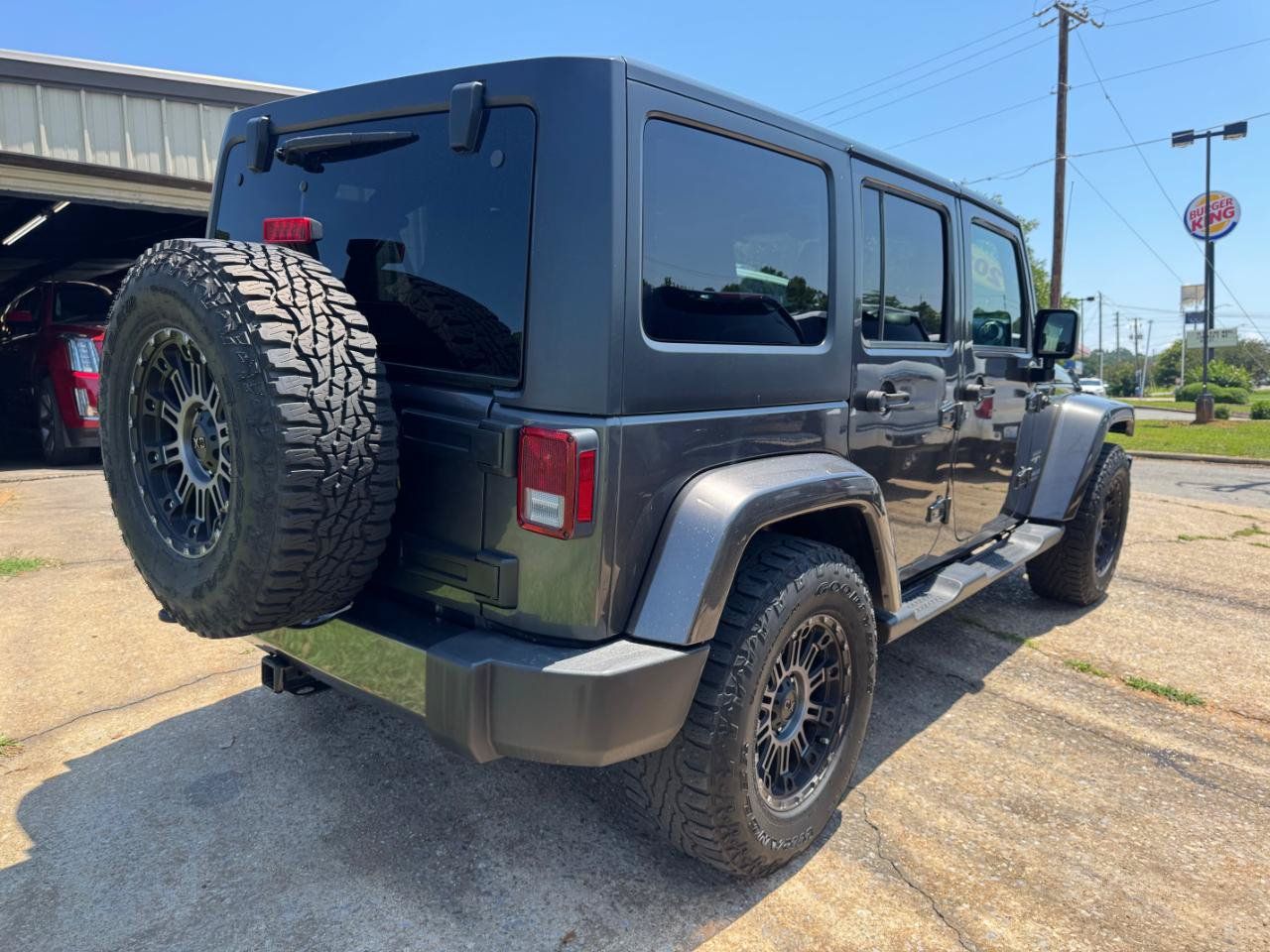 Used 2017 Jeep Wrangler Unlimited Sahara AWD/4WD image 6