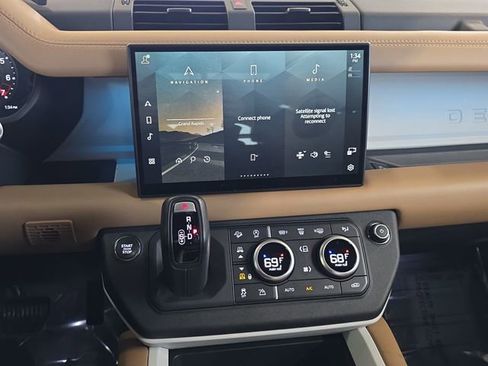 Used 2025 Land Rover Defender 110 X-Dynamic SE image 19