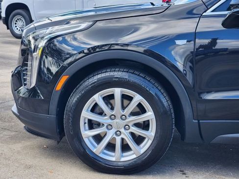 Used 2022 Cadillac XT4 Luxury w/ Cold Weather Package FWD image 8
