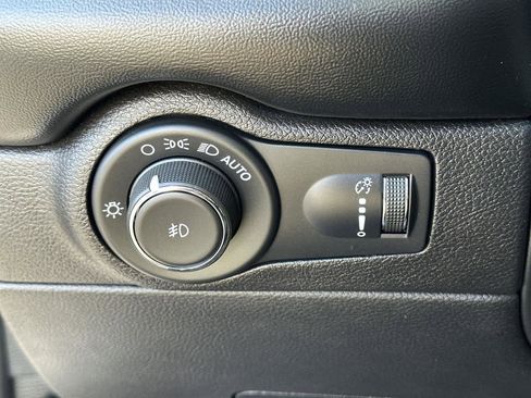 Used 2021 Dodge Durango SXT w/ 3rd Row Seating Group image 28