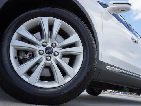 Used 2016 Lincoln MKX Premiere w/ Cargo Accessories Package FWD image 11