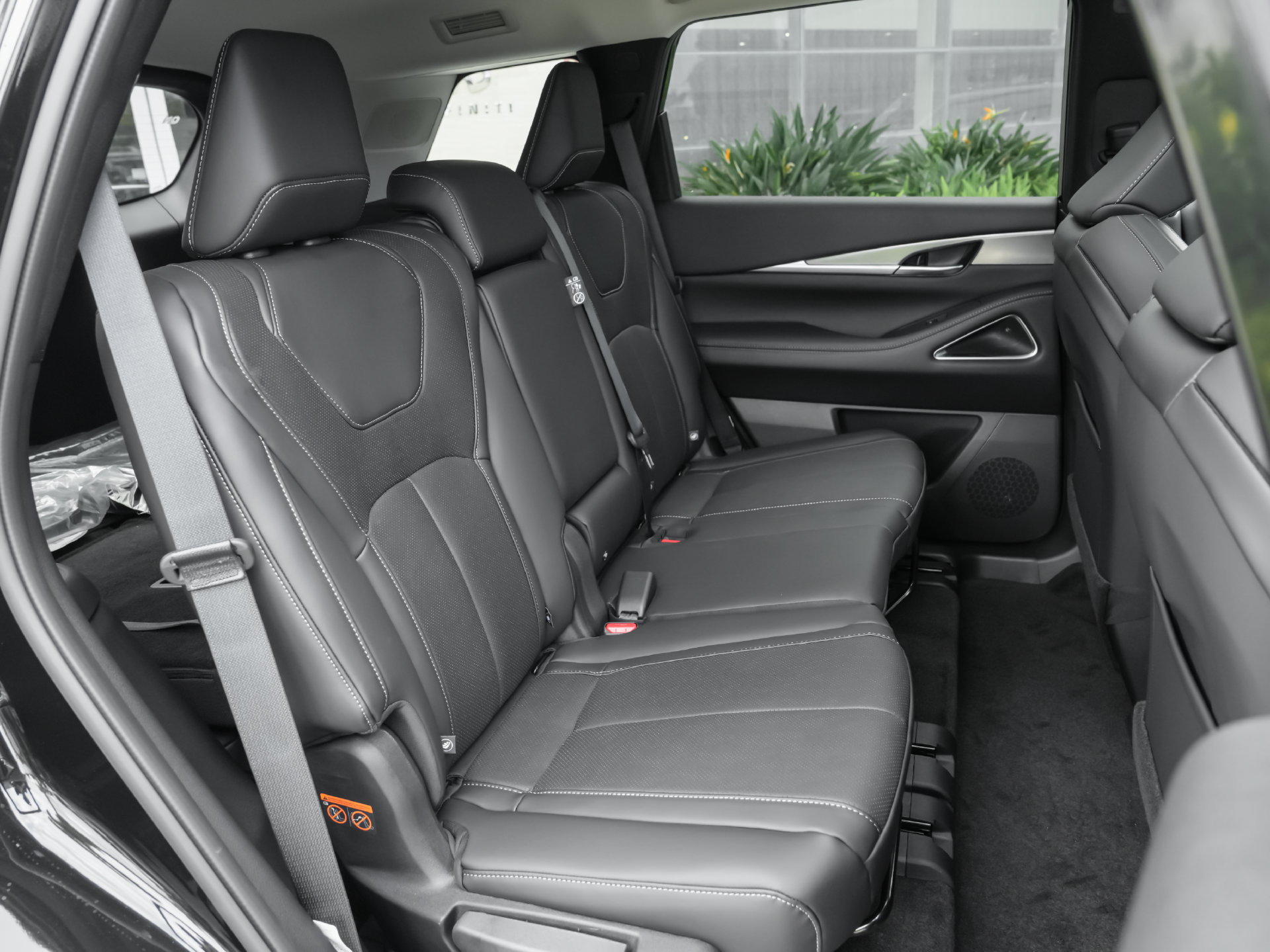 New 2027 INFINITI QX60 Luxe w/ Cargo Package FWD image 30