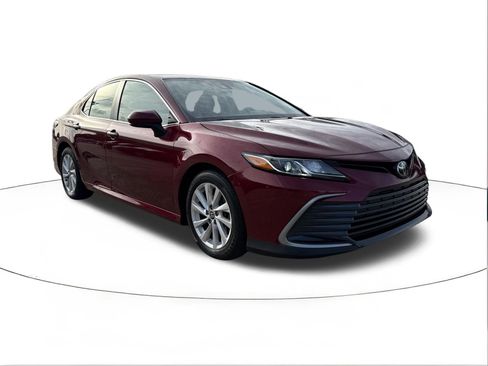 Used 2022 Toyota Camry LE FWD image 1