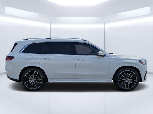 New 2026 Mercedes-Benz GLS 450 4MATIC image 2