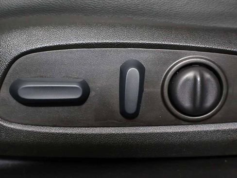 Used 2023 GMC Terrain SLT image 31