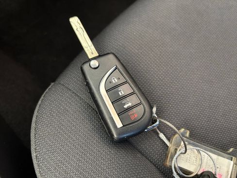 Used 2025 Nissan Versa SV FWD image 21