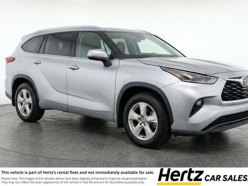 Used 2025 Toyota Highlander LE image 1