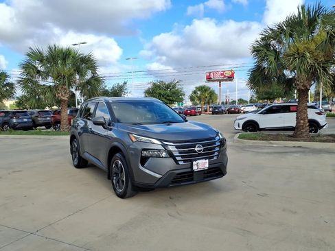 Used 2024 Nissan Rogue SV w/ SV Premium Package FWD image 8