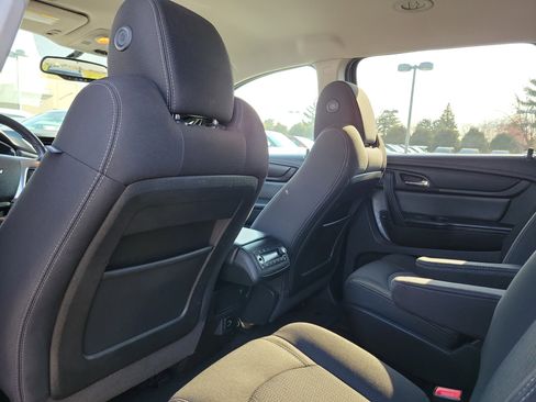 Used 2017 Chevrolet Traverse LT image 14