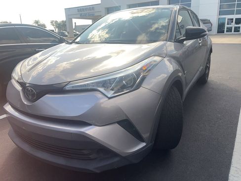 Used 2019 Toyota C-HR XLE image 2