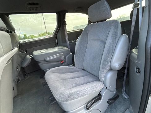Used 2004 Chrysler Town & Country Touring FWD image 6