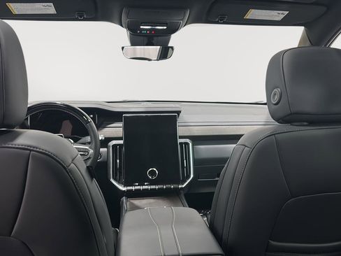 Used 2025 GMC Acadia Denali w/ Super Cruise Package image 22