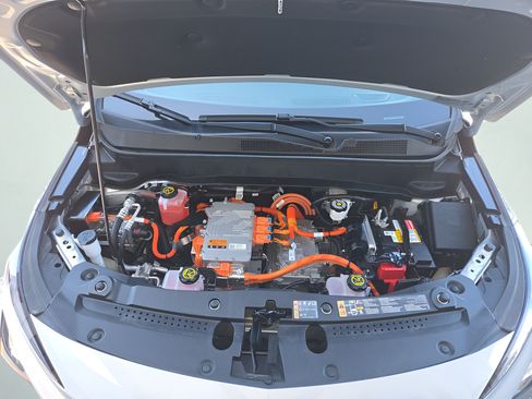 Used 2022 Chevrolet Bolt EUV LT w/ Convenience Package FWD image 11