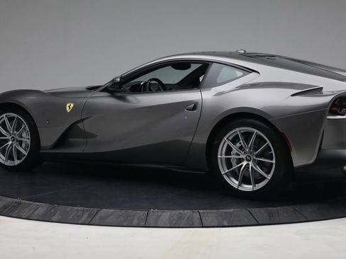 Used 2018 Ferrari 812 Superfast Base image 9