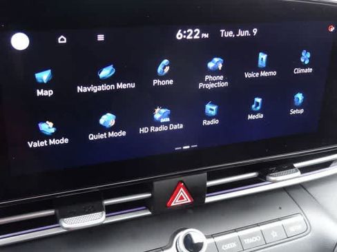 Used 2024 Hyundai Elantra SEL FWD image 21