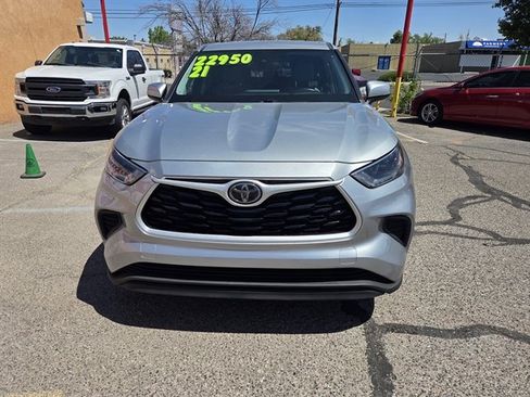 Used 2021 Toyota Highlander L AWD/4WD image 4