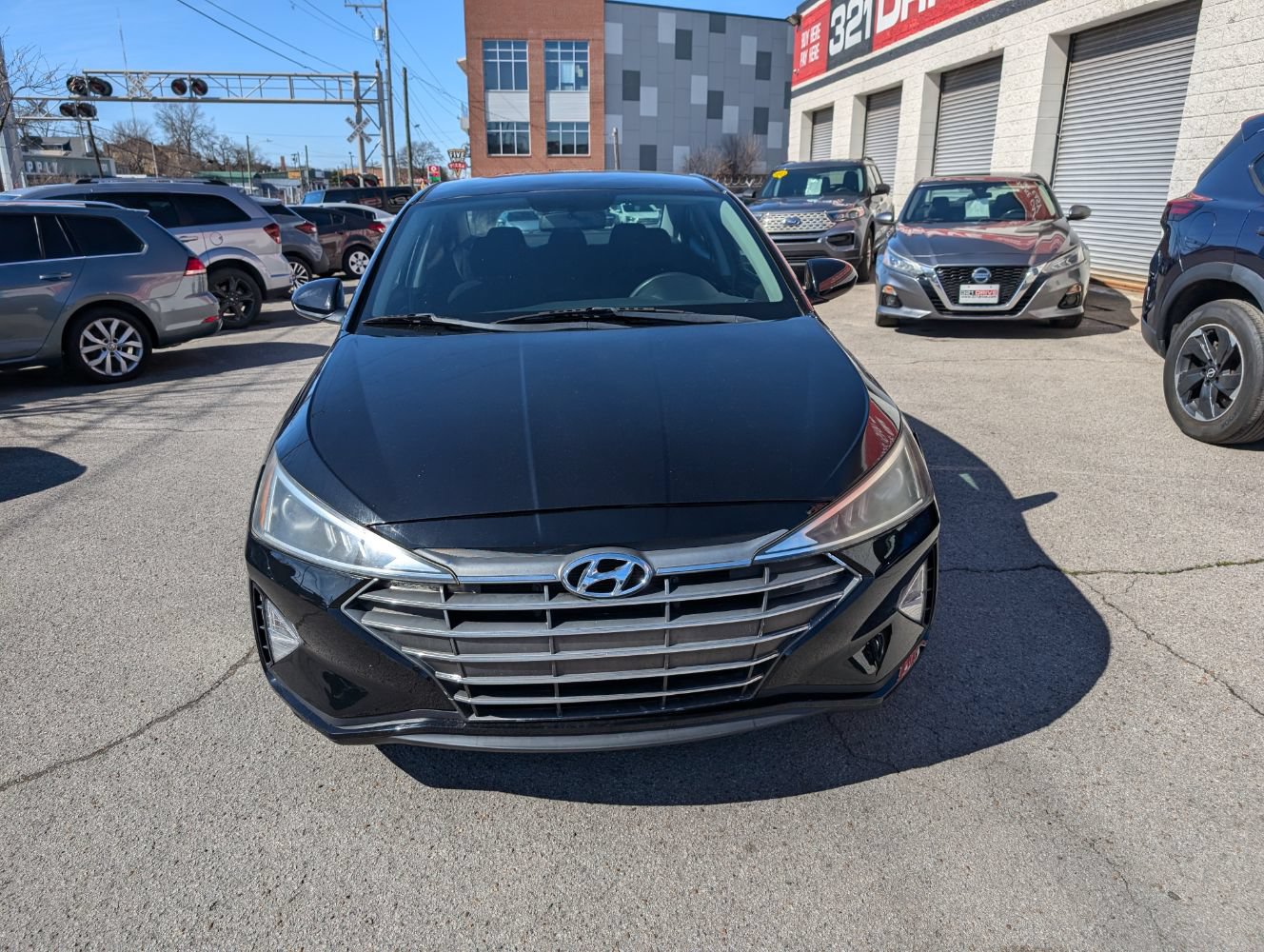 Used 2019 Hyundai Elantra SE w/ Cargo Package FWD image 3