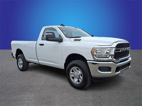 Used 2024 RAM 2500 Tradesman w/ Chrome Appearance Group image 3