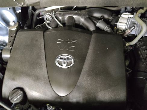 Used 2019 Toyota Highlander LE image 30