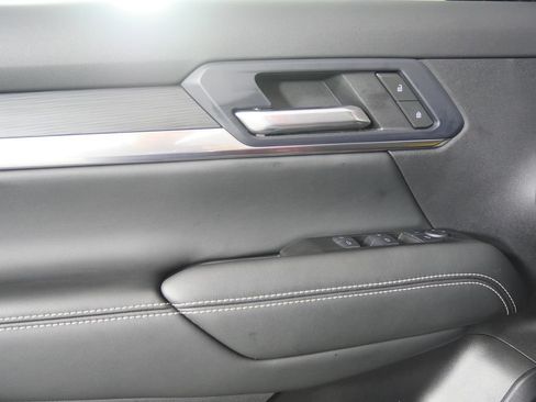 Used 2025 GMC Terrain Elevation w/ Black Edition AWD/4WD image 9