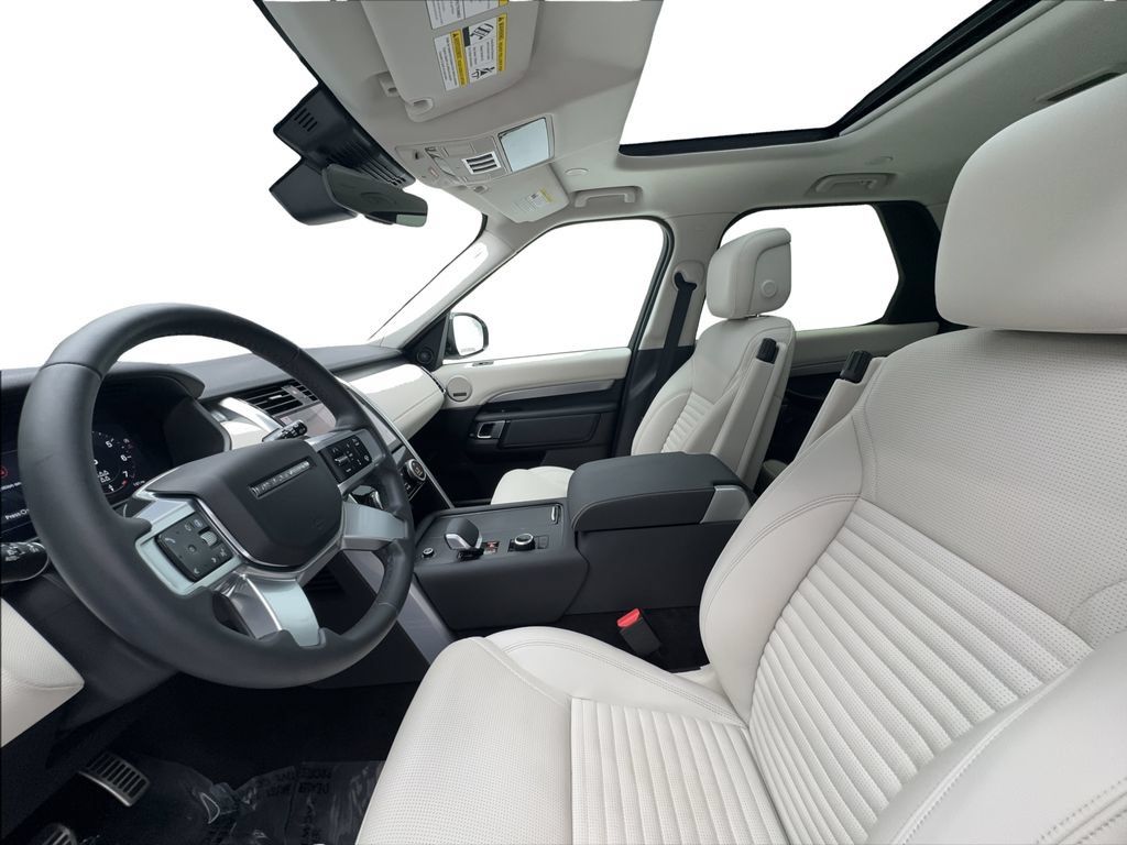 Used 2025 Land Rover Discovery Dynamic SE AWD/4WD image 30