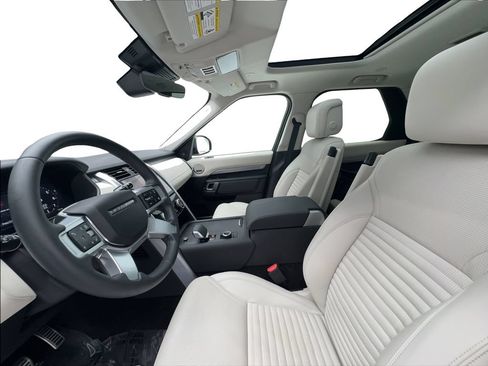 Used 2025 Land Rover Discovery Dynamic SE AWD/4WD image 30
