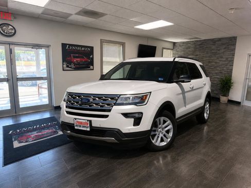 Used 2018 Ford Explorer XLT w/ Equipment Group 202A AWD/4WD image 3