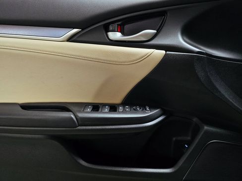 Used 2018 Honda Civic Touring image 16