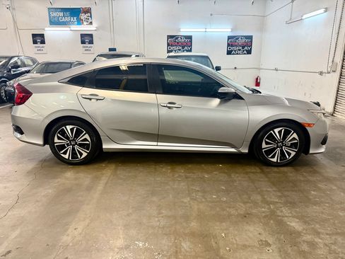 Used 2017 Honda Civic EX-T image 4