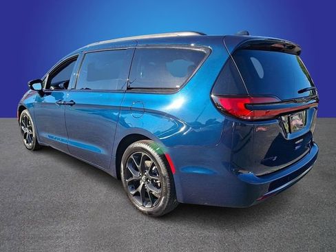 Used 2025 Chrysler Pacifica Limited FWD image 6