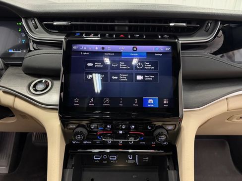 Used 2023 Jeep Grand Cherokee 4WD 4xe w/ Luxury Tech Group II image 31