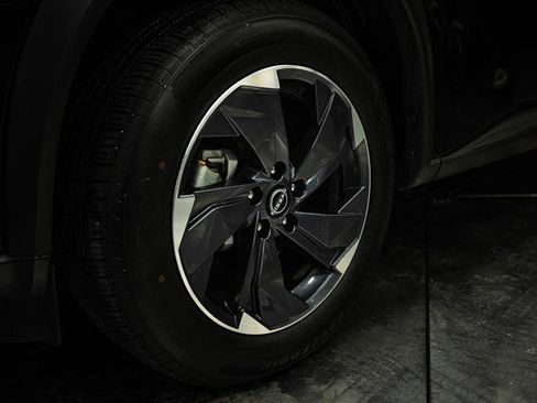 Used 2025 Nissan Rogue SV FWD image 3