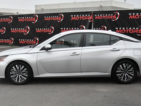 Used 2023 Nissan Altima 2.5 SV image 4