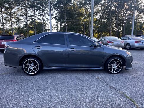 Used 2012 Toyota Camry SE w/ Leather Pkg FWD image 6