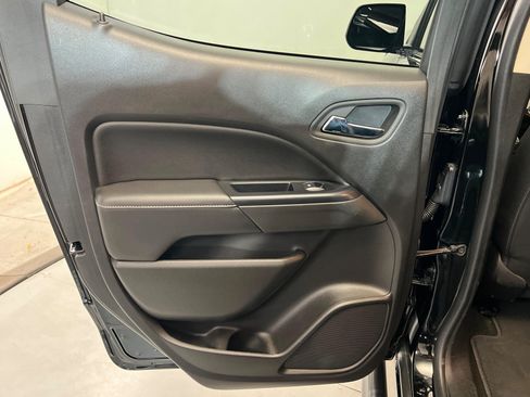 Used 2017 GMC Canyon SLE w/ Nightfall Edition RWD image 19