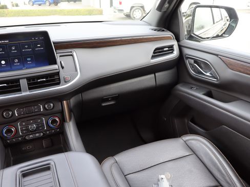 Used 2022 Chevrolet Suburban High Country image 15