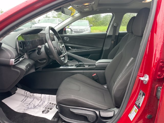 Used 2025 Hyundai Elantra SEL FWD image 19