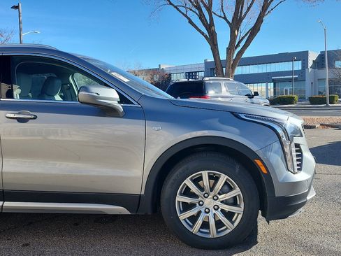 Used 2023 Cadillac XT4 Premium Luxury image 4