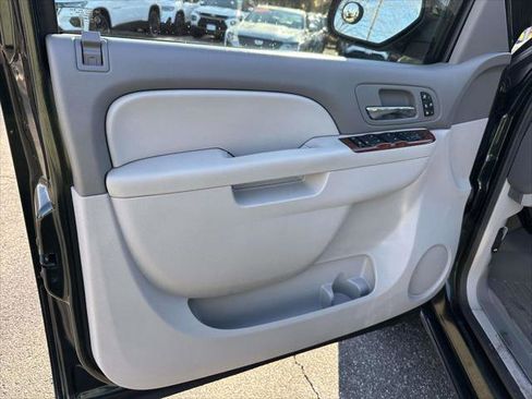 Used 2013 Chevrolet Avalanche LTZ image 13